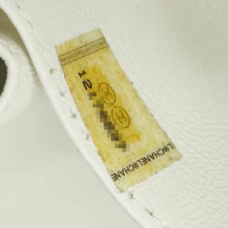 シャネル マトラッセ 長方形 ココマーク チェーン ショルダーバッグ ホワイト エナメル レディース CHANEL 【中古】