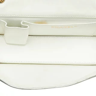 シャネル マトラッセ 長方形 ココマーク チェーン ショルダーバッグ ホワイト エナメル レディース CHANEL 【中古】