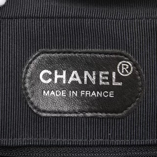 シャネル マトラッセ 斜め掛け ショルダーバッグ ブラック パテントレザー レディース CHANEL 【中古】