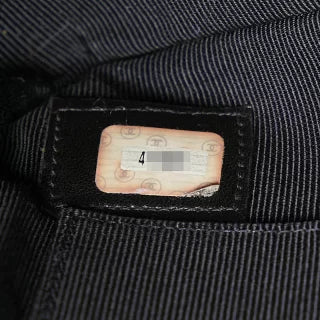 シャネル マトラッセ 斜め掛け ショルダーバッグ ブラック パテントレザー レディース CHANEL 【中古】
