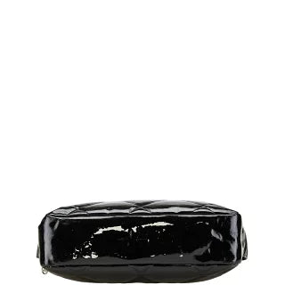 シャネル マトラッセ 斜め掛け ショルダーバッグ ブラック パテントレザー レディース CHANEL 【中古】