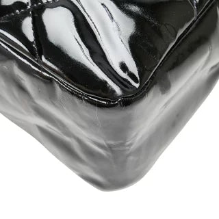 シャネル マトラッセ 斜め掛け ショルダーバッグ ブラック パテントレザー レディース CHANEL 【中古】