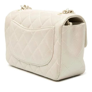 シャネル チェーン ショルダーバッグ パール ホワイト ゴールド ラムスキン レディース CHANEL 【中古】
