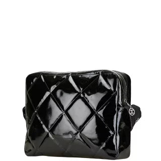 シャネル マトラッセ 斜め掛け ショルダーバッグ ブラック パテントレザー レディース CHANEL 【中古】