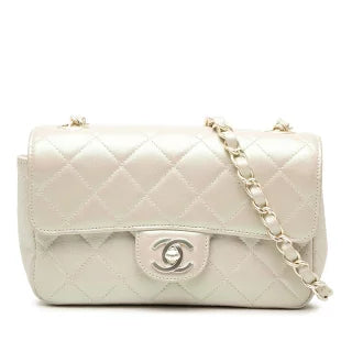 シャネル チェーン ショルダーバッグ パール ホワイト ゴールド ラムスキン レディース CHANEL 【中古】